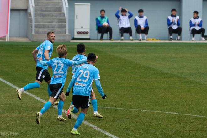 半岛综合平台app下载-关于大连足球盛宴：大连一方迎战河北华夏幸福的信息