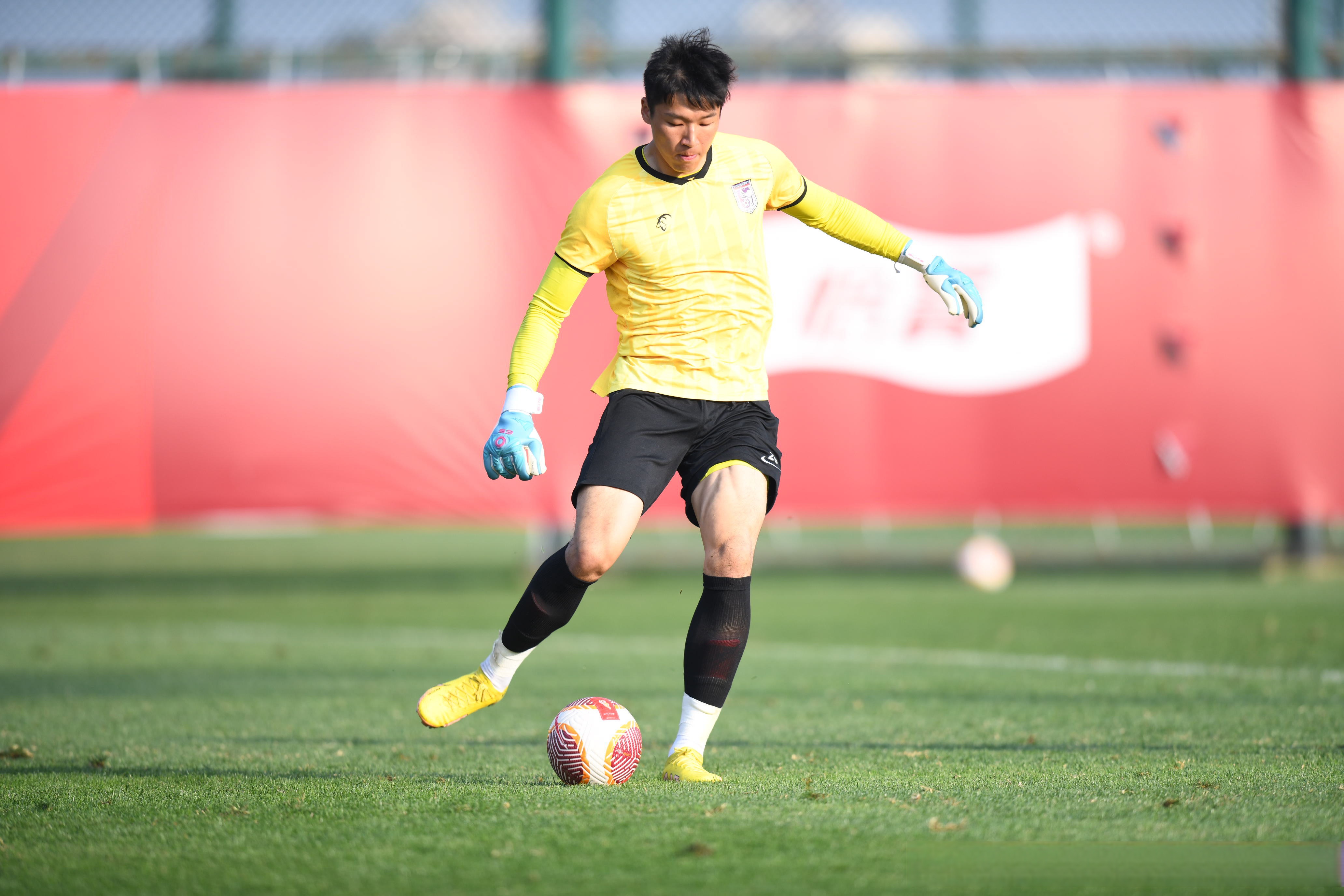 半岛app下载体育-上海申花险胜对手，保持排名领先优势的简单介绍