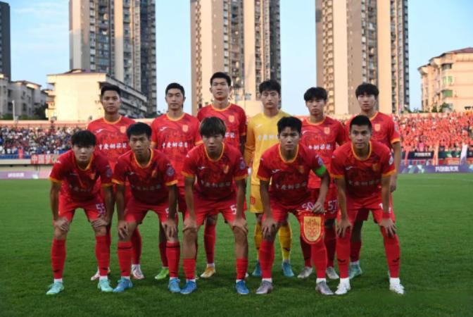 半岛体育登录入口-青年队伍在足球赛事中展现出色表现