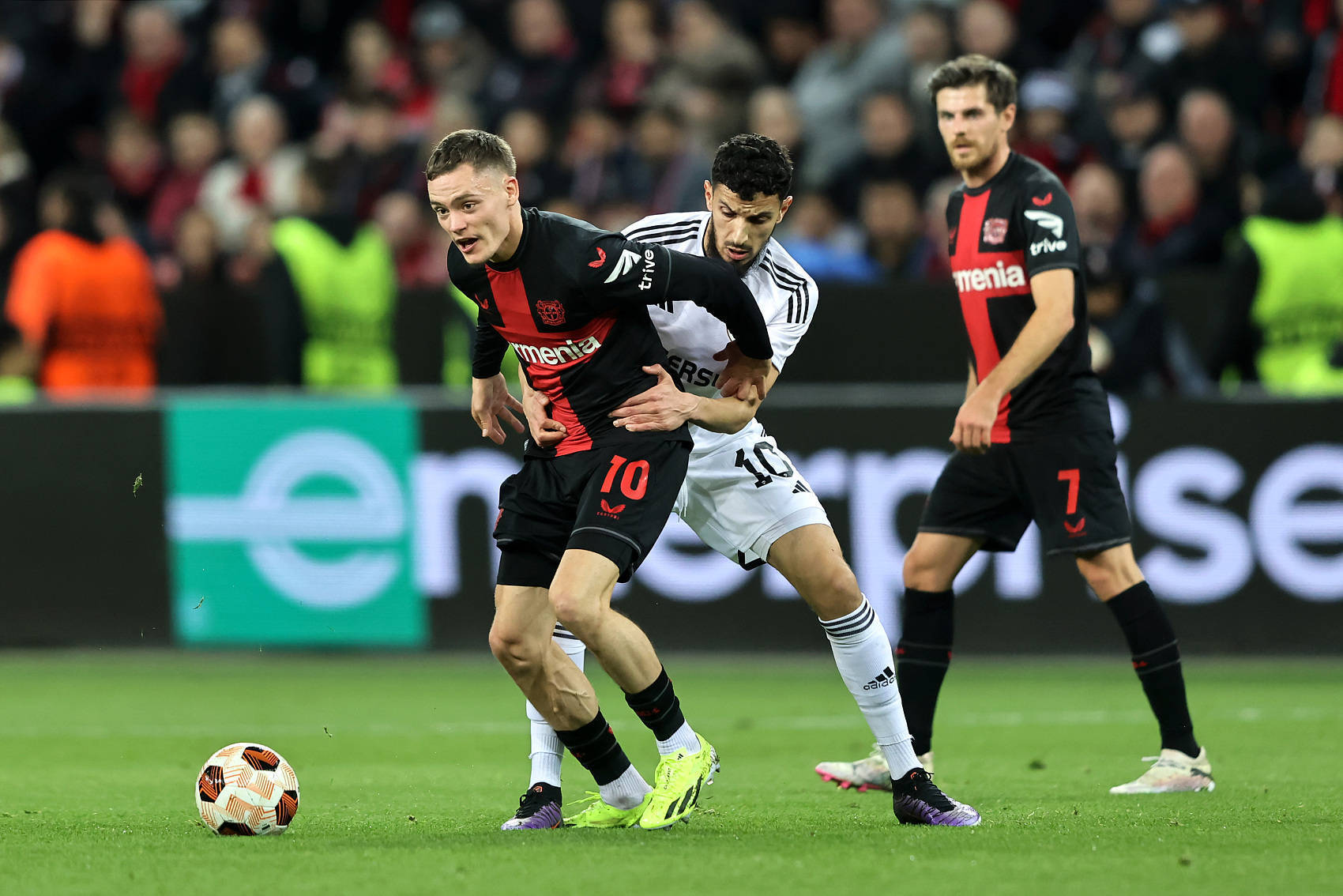 半岛体育入口-关于勒沃库森击溃对手，大胜奠定本赛季领跑优势的信息