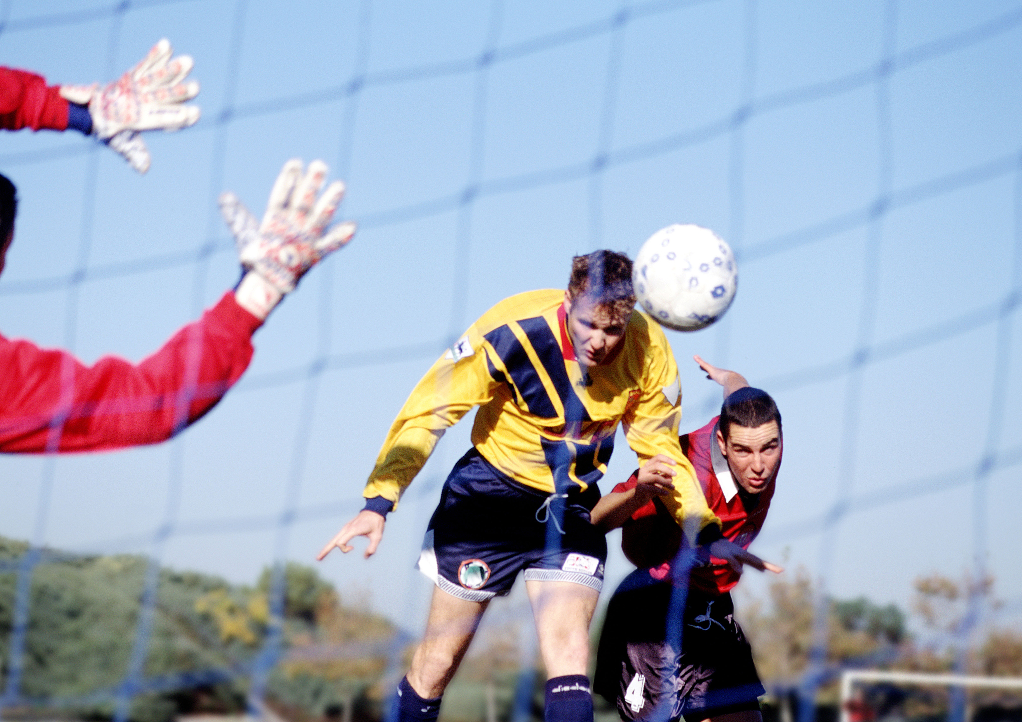 半岛体育app下载-包含赛场激情四射，球员们奋力拼搏的词条