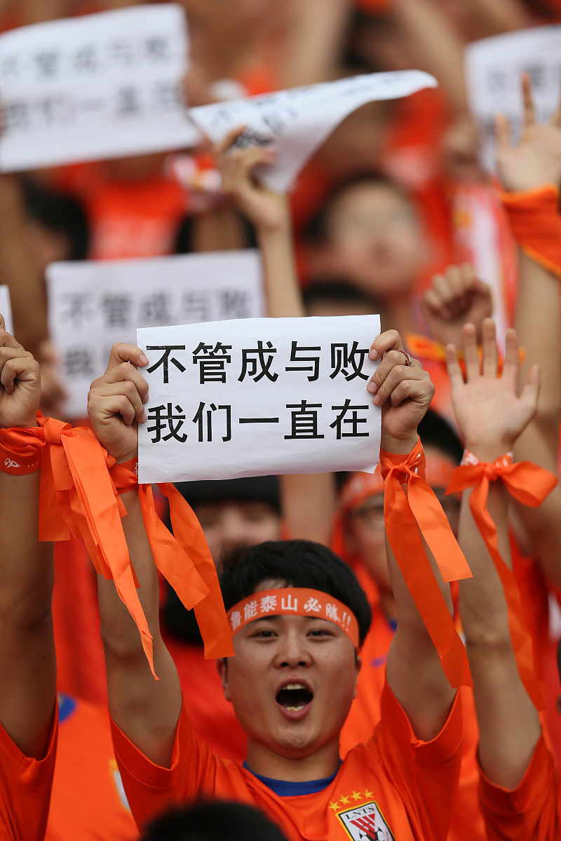 半岛体育app下载-包含球场上拼尽全力，彰显国际体育精神的词条