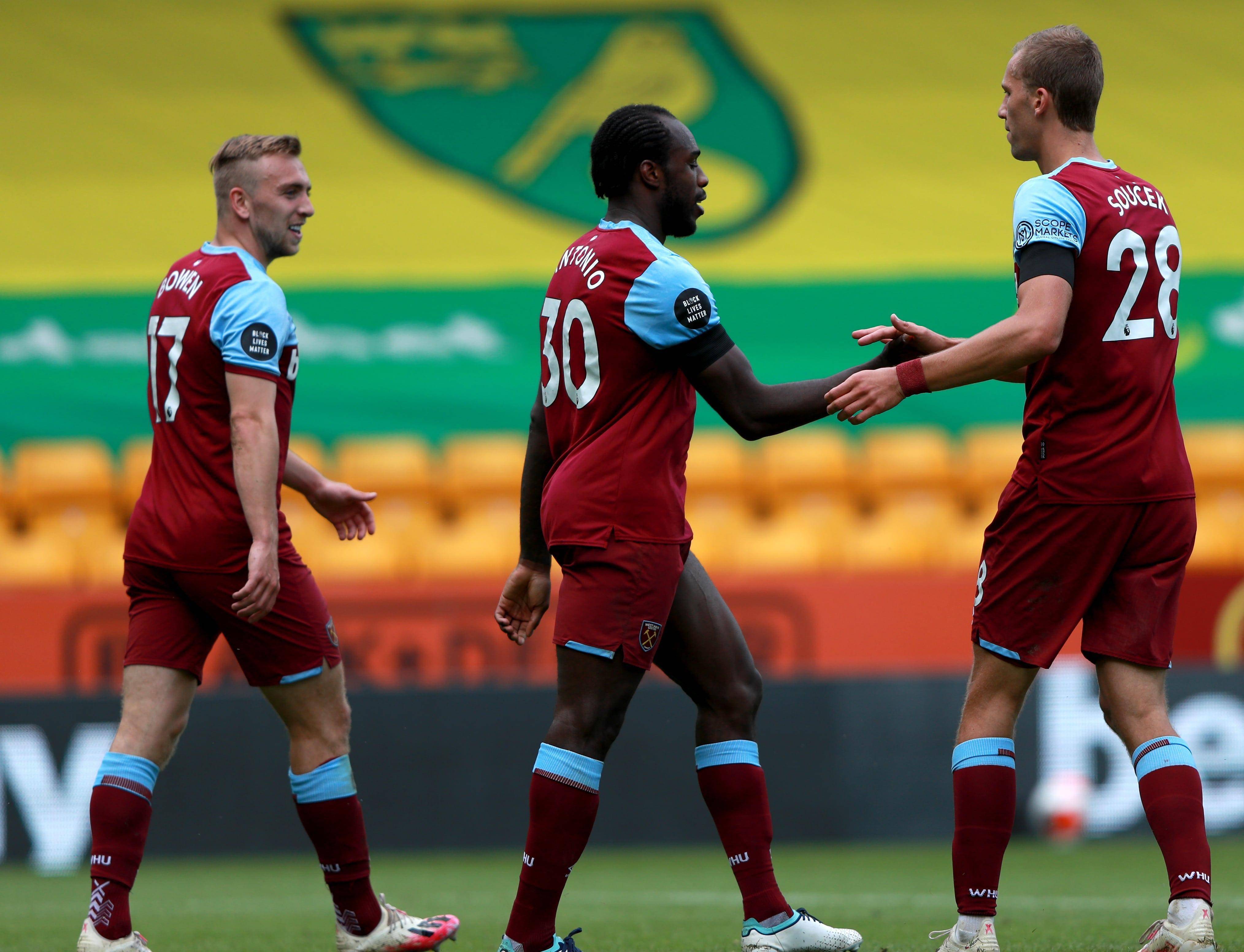 半岛体育官网入口-夏尔勒罗瓦球员连番进球，展现强大实力的简单介绍