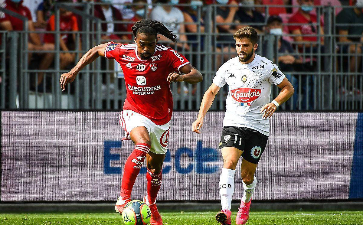 半岛体育登录入口-布雷斯特队在比赛中表现大胆