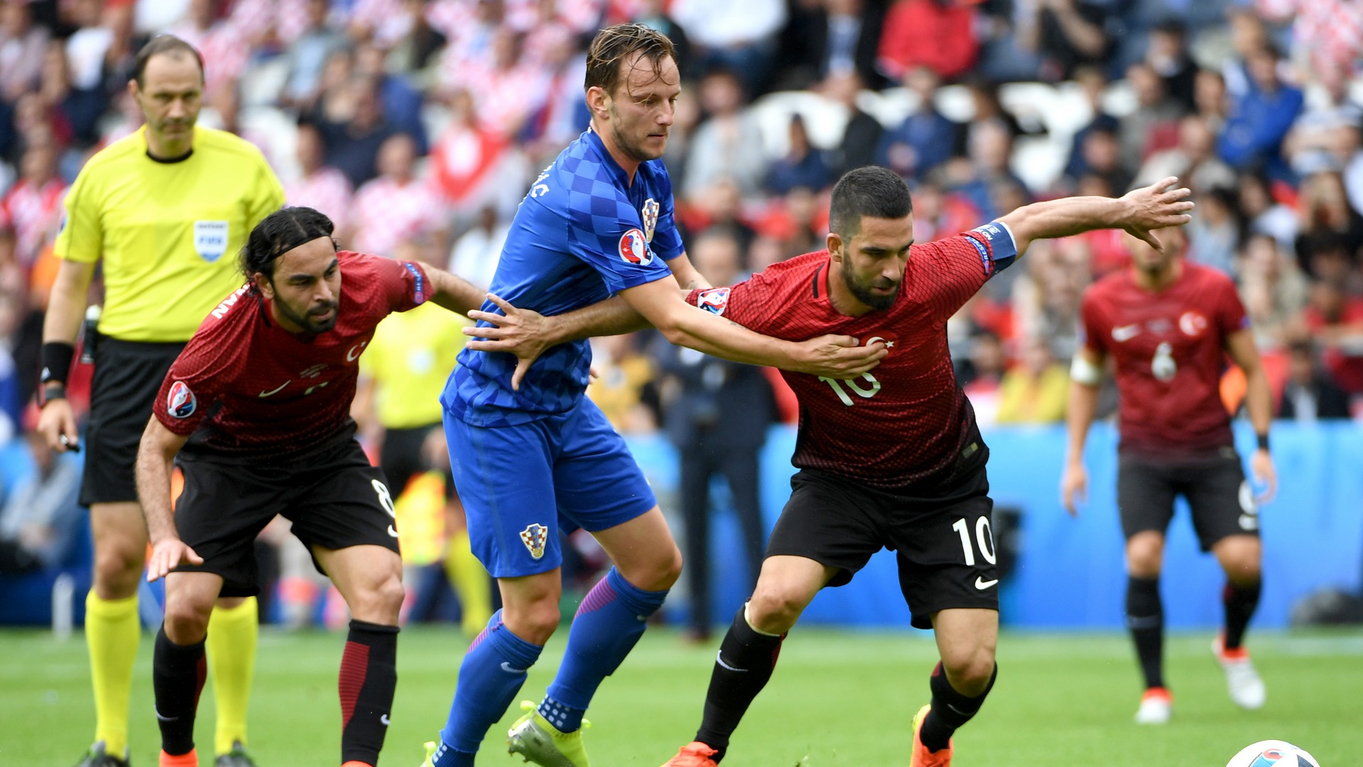 半岛app官网-冰岛队士气高涨迎来阿尔巴尼亚的简单介绍